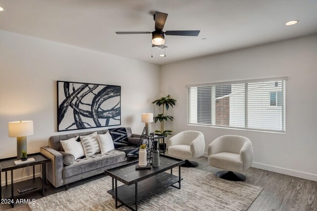 3645 E Earll Dr in Phoenix, AZ - Building Photo - Building Photo