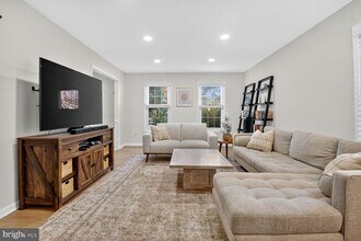 3725 Krysia Ct in Annandale, VA - Building Photo - Building Photo