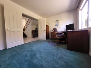 21714 Agajanian Ln in Santa Clarita, CA - Foto de edificio - Building Photo