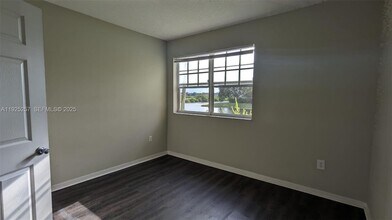160 SW 117th Terrace in Pembroke Pines, FL - Foto de edificio - Building Photo