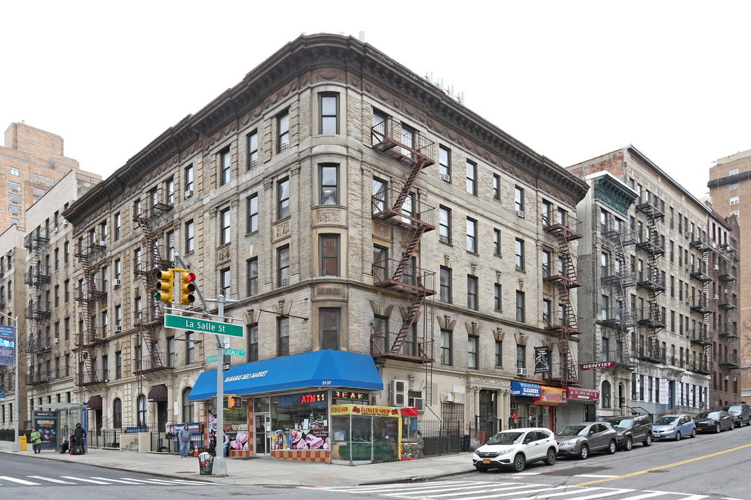 122 La Salle Street in New York, NY - Building Photo