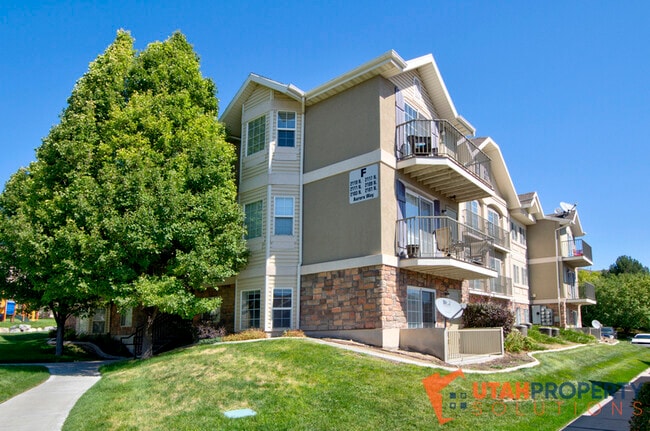 2101 N Aurora Way in Saratoga Springs, UT - Building Photo - Building Photo