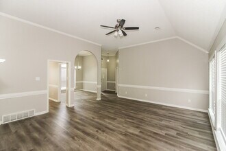 632 Shelley Renee Ln in Cordova, TN - Building Photo - Building Photo