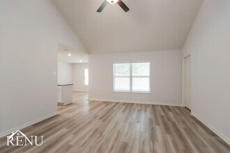 10478 Sweetwater Creek Dr in Cleveland, TX - Building Photo - Building Photo