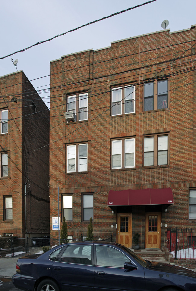 262 Clendenny Ave in Jersey City, NJ - Foto de edificio - Building Photo