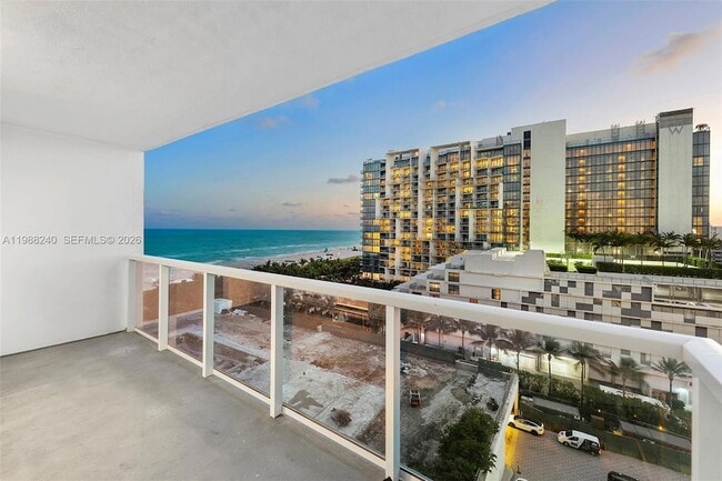 2301 Collins Ave, Unit 1004 in Miami Beach, FL - Building Photo - Building Photo