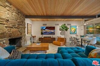 207 N Debby Dr in Palm Springs, CA - Building Photo - Building Photo