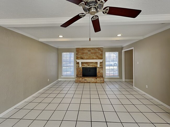 1906 Tucumcari Dr in Houston, TX - Foto de edificio - Building Photo