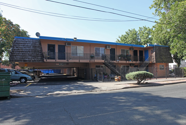 Madison Apartments in Stockton, CA - Building Photo - Building Photo