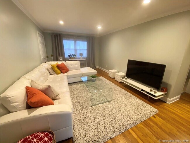 409 Glenbrook Rd in Stamford, CT - Building Photo - Building Photo