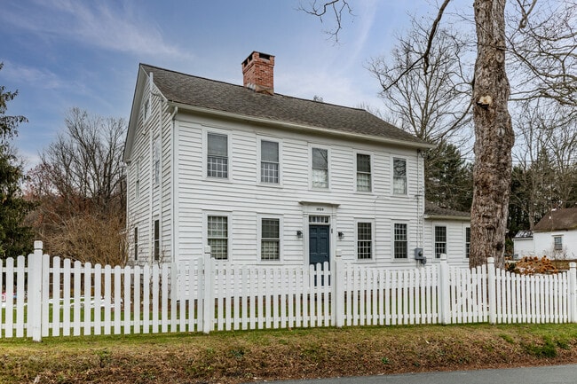 12 S Kent Rd in New Milford, CT - Building Photo - Building Photo