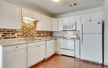 1105 Mockingbird Ln in Northport, AL - Building Photo - Building Photo