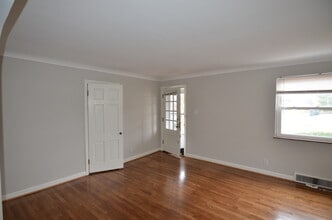7604 Montgomery Rd, Unit 2 in Cincinnati, OH - Foto de edificio - Building Photo
