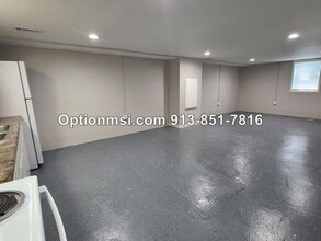 1009 Locust St in Harrisonville, MO - Building Photo - Building Photo