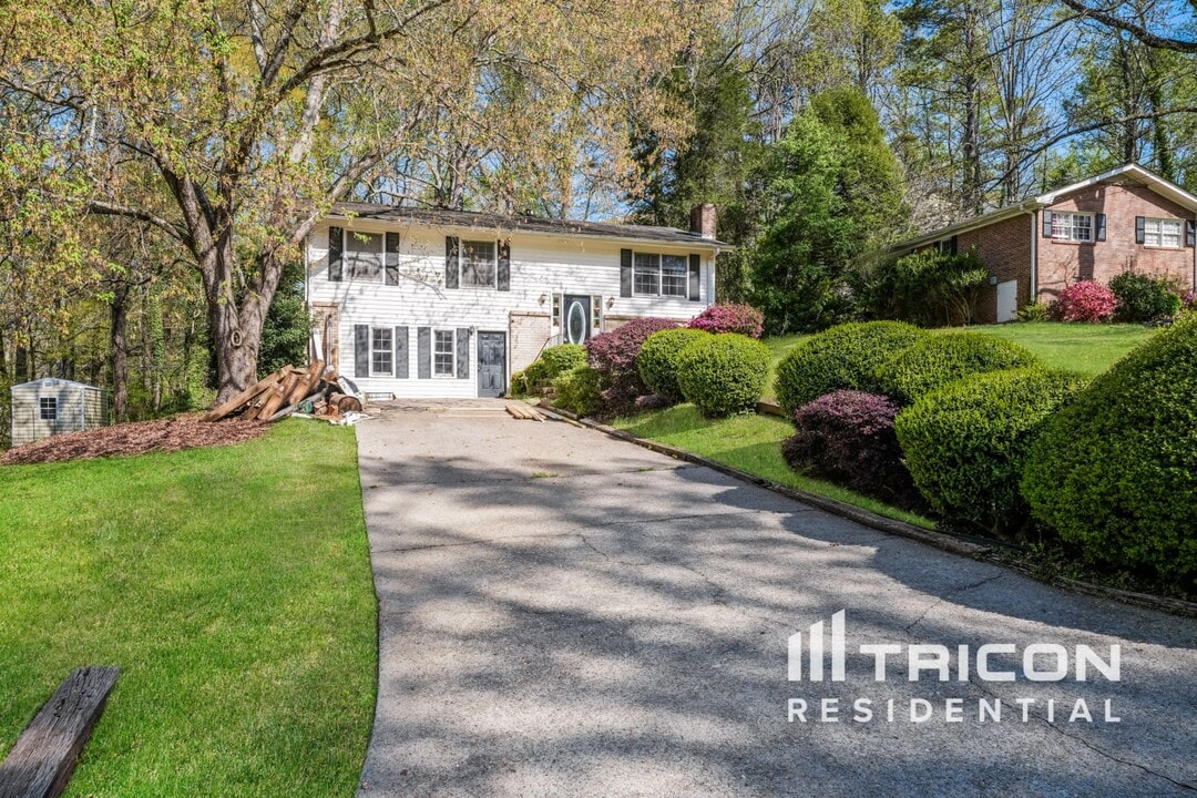 4705 Lincoln Way SW in Lilburn, GA - Foto de edificio
