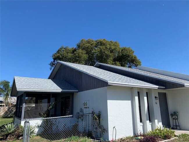 220 Village Crest Ct in Lakeland, FL - Building Photo - Building Photo