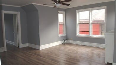 9812 S Avenue H in Chicago, IL - Building Photo - Building Photo