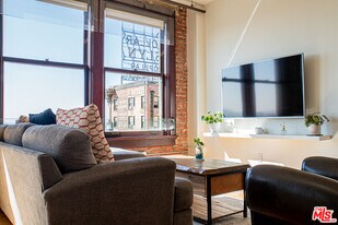 460 S Spring St in Los Angeles, CA - Building Photo