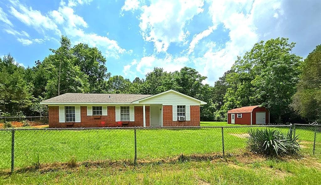 1185 FM 222 in Coldspring, TX - Building Photo