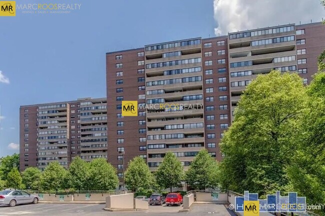 2 Hawthorne Pl, Unit 12J in Boston, MA - Foto de edificio - Building Photo