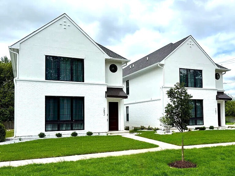 243 West St in Naperville, IL - Building Photo