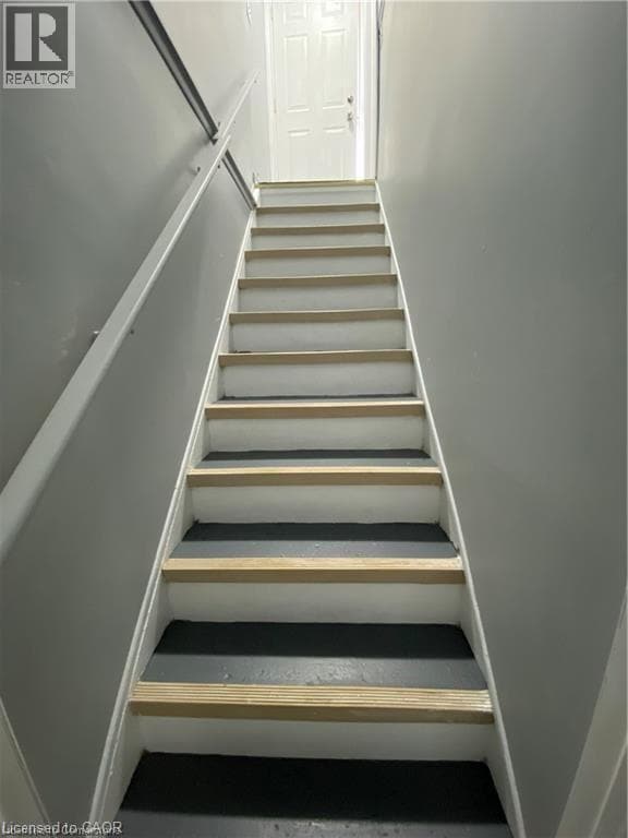 318 Melvin Ave in Hamilton, ON - Building Photo - Building Photo