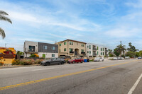 5120 Cahuenga Blvd in North Hollywood, CA - Foto de edificio - Building Photo