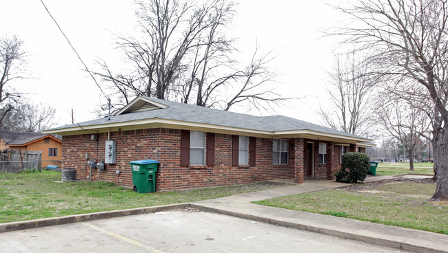 Canton Village Apartments in Canton, MS - Foto de edificio - Building Photo