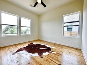 407 N Holland St in Bellville, TX - Building Photo - Building Photo