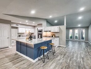 2976 Sundial Dr in Dallas, TX - Building Photo - Building Photo