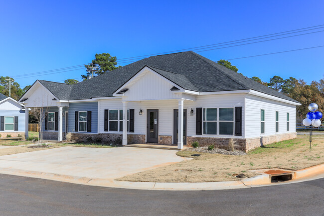 Woodford Ridge Townhomes in Bonaire, GA - Building Photo - Building Photo