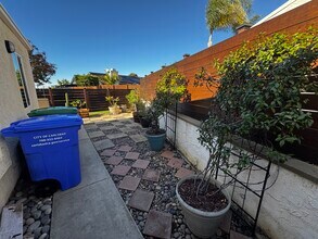 804 Caminito Azul in Carlsbad, CA - Building Photo - Building Photo