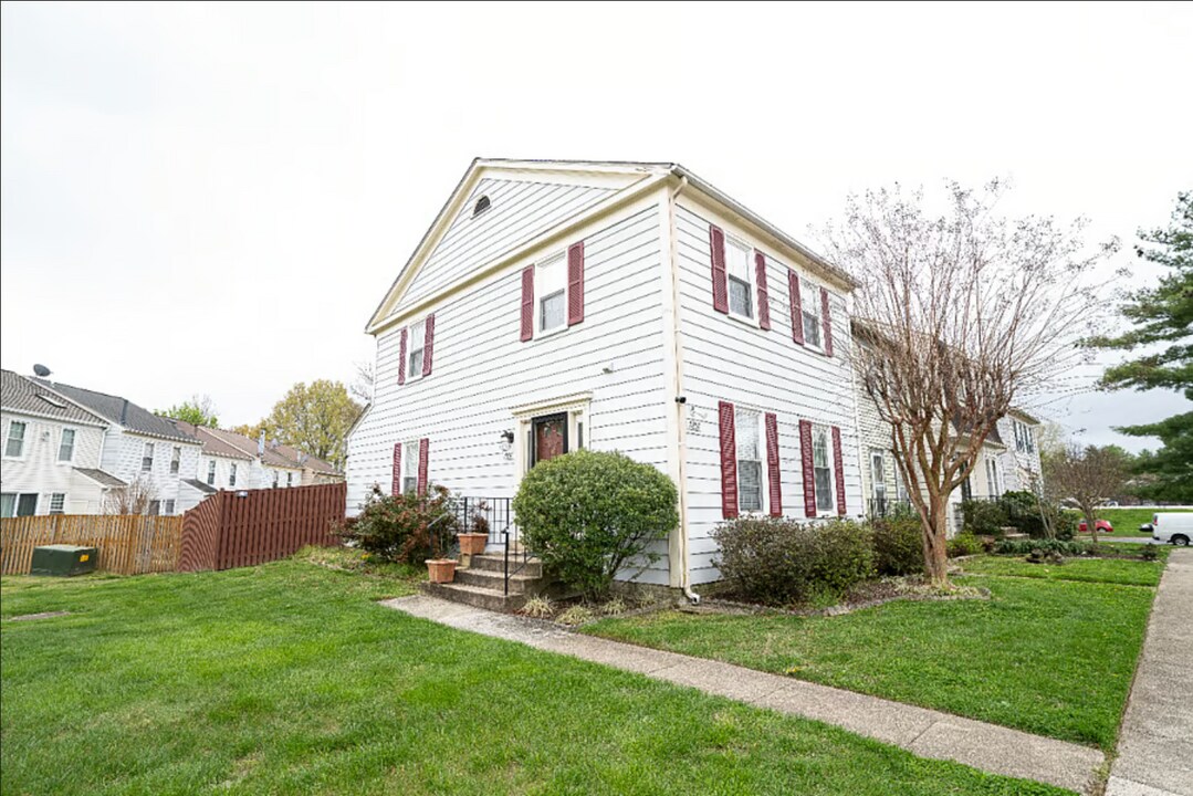 7857 Parthian Ct in Springfield, VA - Building Photo