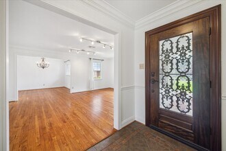 10 Pom Ct in Houston, TX - Building Photo - Building Photo