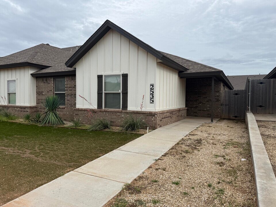 2535 137th St in Lubbock, TX - Building Photo