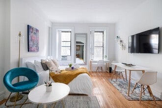 327 E 75th St in New York, NY - Building Photo - Building Photo