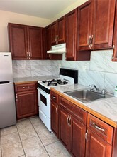 12 Burnett Ave in Bay Shore, NY - Building Photo - Building Photo