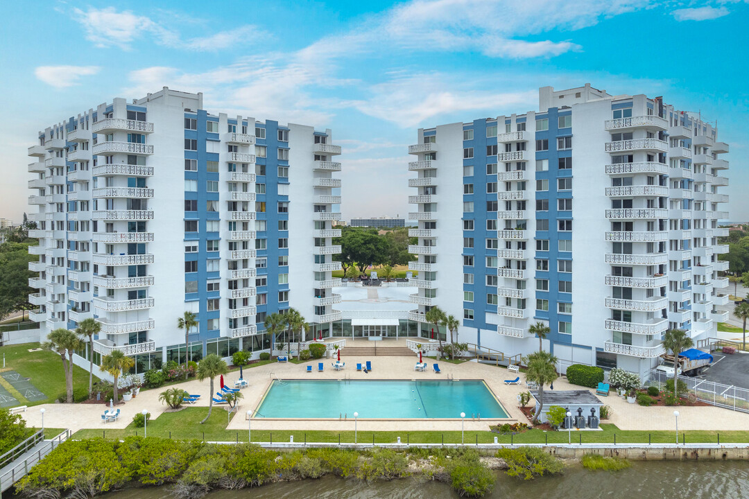 Bayshore Club in Daytona Beach, FL - Building Photo