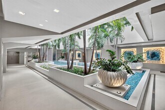 600 Grapetree Dr in Key Biscayne, FL - Foto de edificio - Building Photo