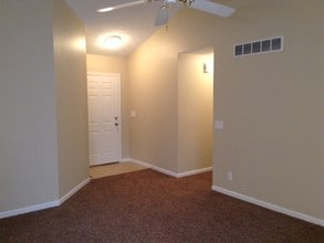 2422 Hilliard Dr in Hebron, KY - Building Photo - Building Photo