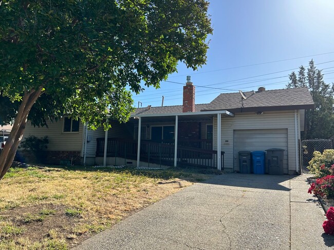 1559 Boynton Ave in Oroville, CA - Building Photo - Building Photo