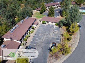 300 Boulder Creek Dr, Redding, CA 96003 in Redding, CA - Foto de edificio - Interior Photo