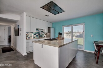 7034 E Wilshire Dr in Scottsdale, AZ - Building Photo - Building Photo