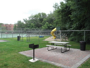 31 Westgate Rd, Unit 5 in Boston College, MA - Foto de edificio - Building Photo