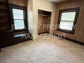 608 E 14th Ave in Winfield, KS - Building Photo - Building Photo