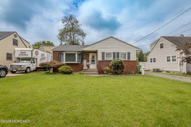9 Haven Terrace in Sayreville, NJ - Building Photo - Building Photo