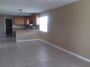 2844 NW 22nd Ct in Miami, FL - Building Photo - Building Photo