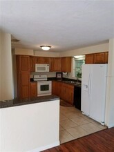 630 W Rich Ave, Unit Upper in DeLand, FL - Building Photo - Building Photo