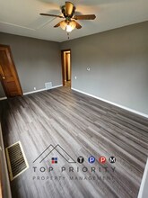 1613 Missouri Ave in Charles City, IA - Building Photo - Building Photo