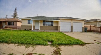 588 Mulberry Cir in Manteca, CA - Building Photo